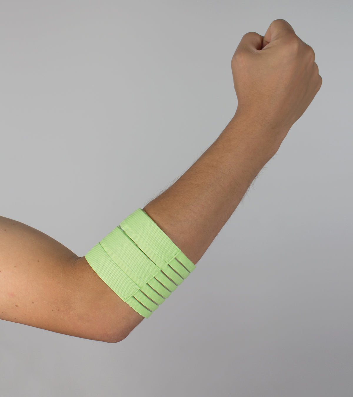 Ellenbogenbandage aus recyceltem Kunststoff